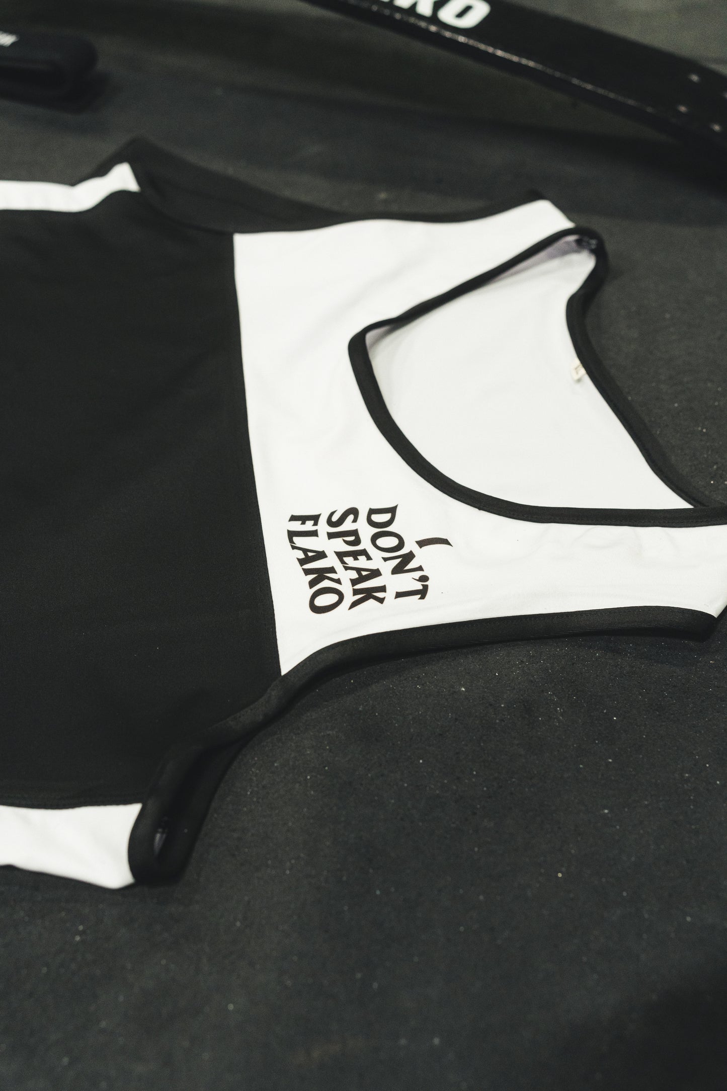 Singlet “I DON’T SPEAK FLAKO” negro y blanco