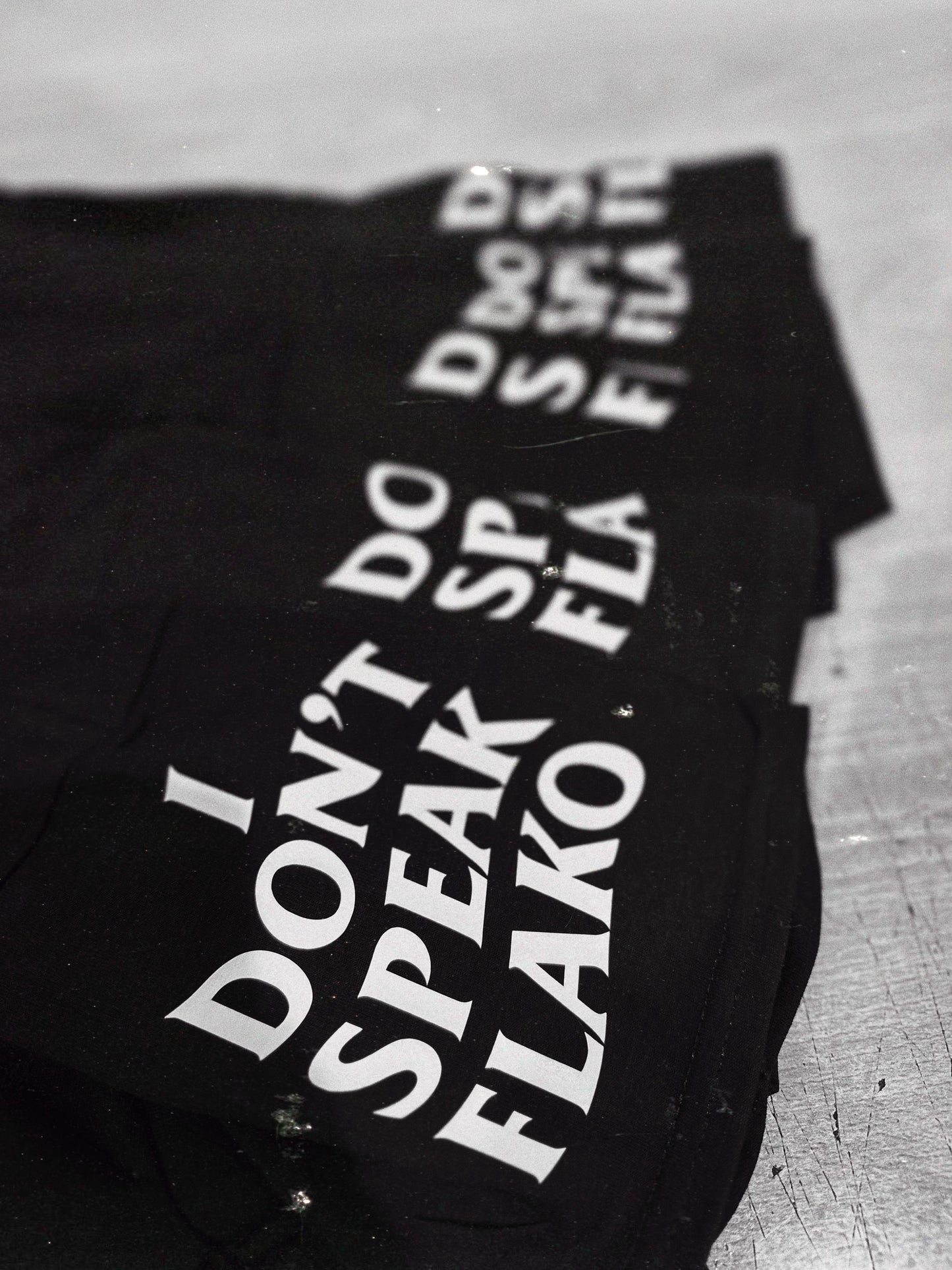 Camiseta POWER "I DON'T SPEAK FLAKO" color negro